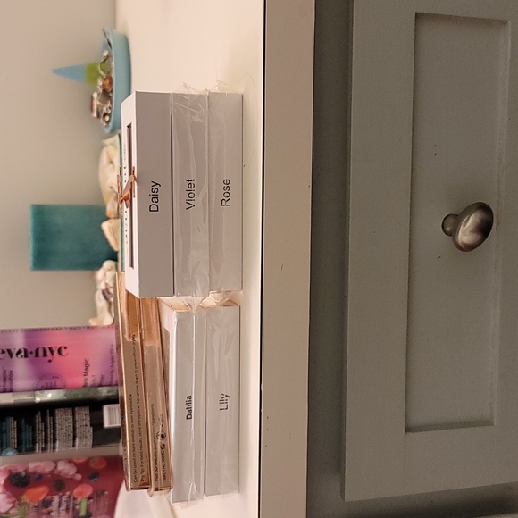 Juvenae mega lash kit - Picture 1 of 3